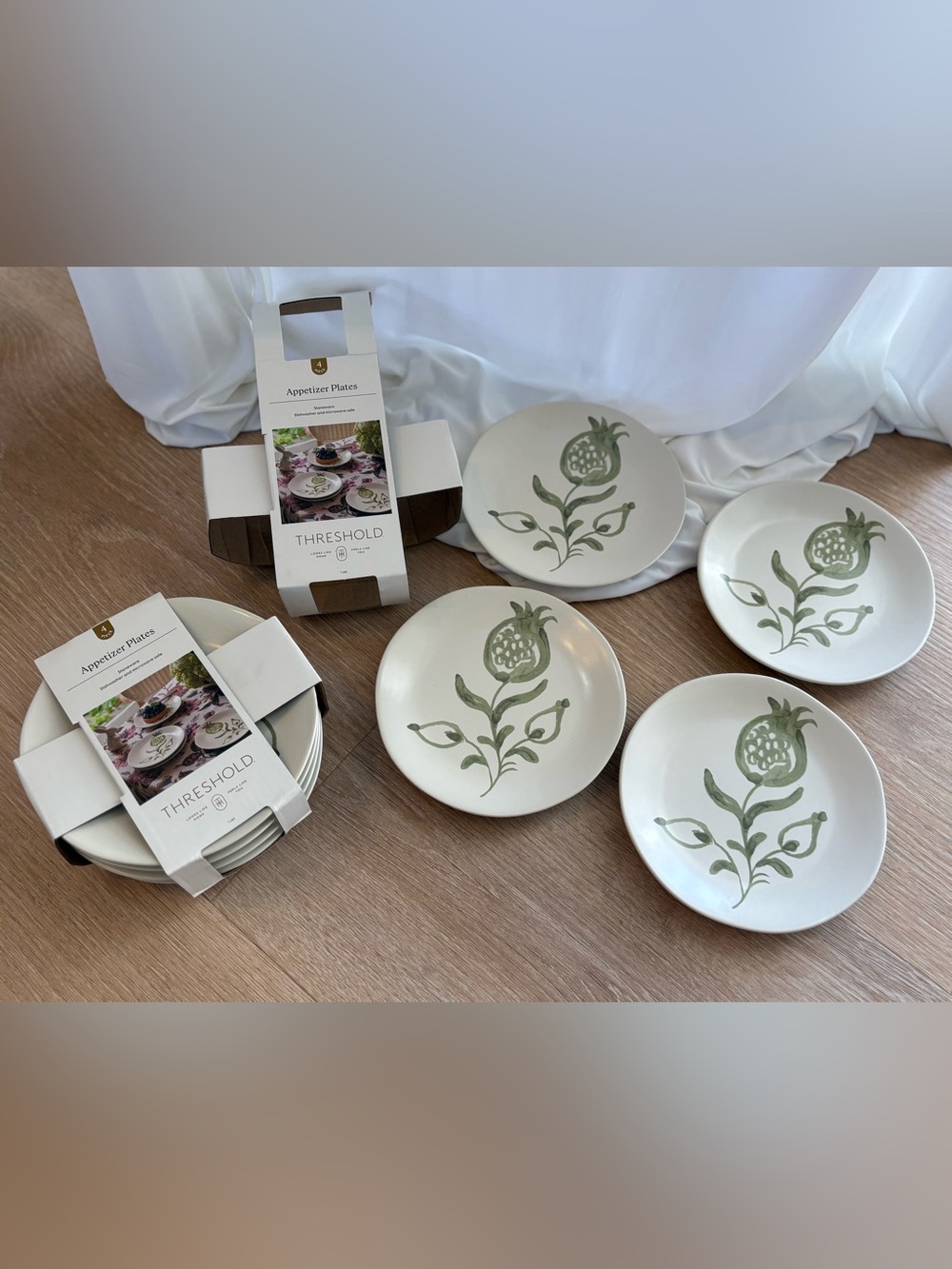 8 - THRESHOLD STONEWARE APPETIZER PLATES CREAM W/ GREEN FLOWER DESIGN NEW 8 SET
